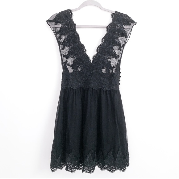 Urban Outfitters Dresses & Skirts - Urban Outfitters Kimchi Blue Deep V Tulle Dress